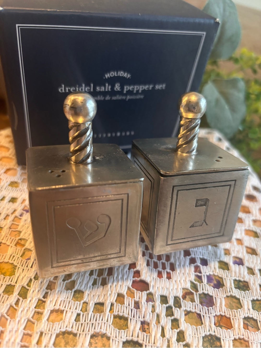 VINTAGE POTTERY BARN GODINGER DREIDER SALT & PEPPER SHAKERS HANUKKAH JUDAIC